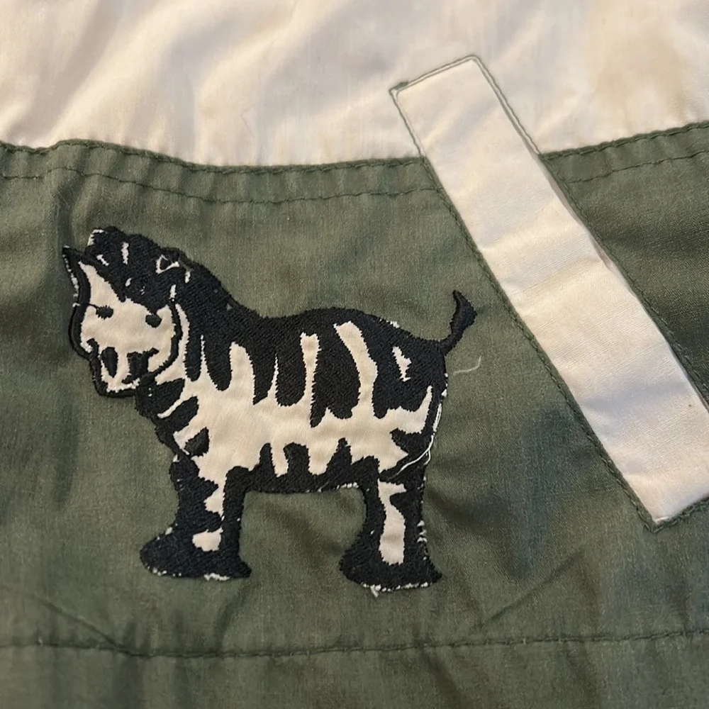 Izzis Sport buys wind breaker - Picture 4 of 8